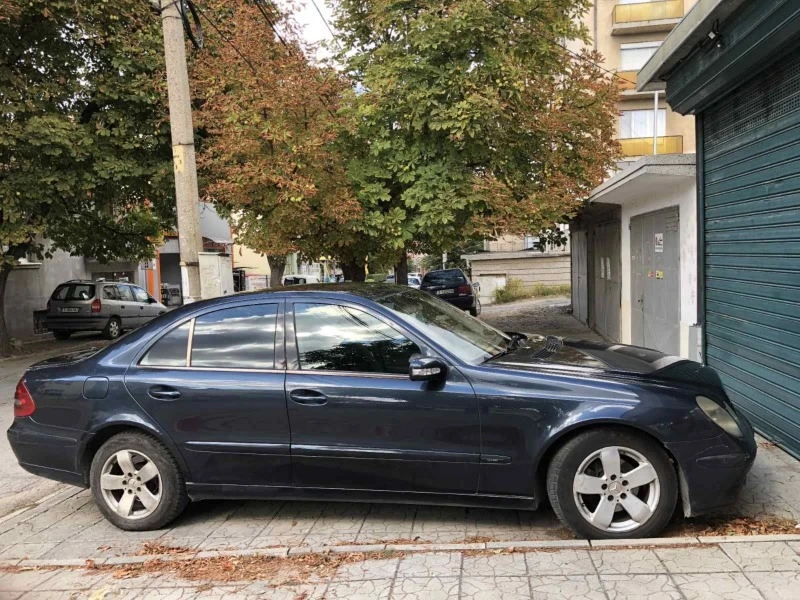 Mercedes-Benz E 220, снимка 3 - Автомобили и джипове - 41349005