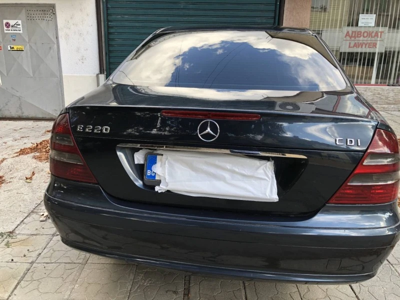 Mercedes-Benz E 220, снимка 4 - Автомобили и джипове - 41349005