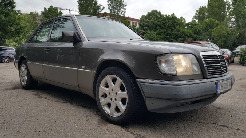 Mercedes-Benz E 200, снимка 2 - Автомобили и джипове - 47442187