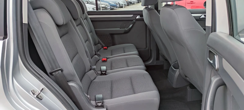 VW Touran 1.6TDI , снимка 8 - Автомобили и джипове - 48233971