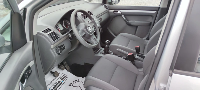 VW Touran 1.6TDI , снимка 13 - Автомобили и джипове - 48233971