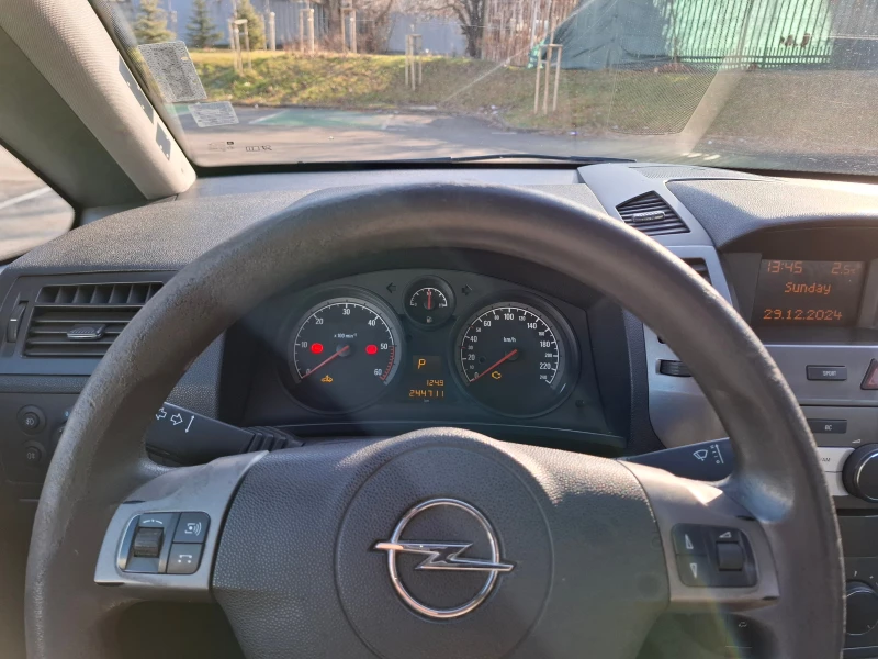 Opel Zafira 1.9CTDI, снимка 13 - Автомобили и джипове - 48489676