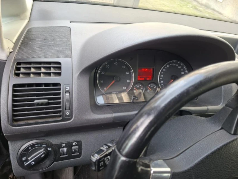 VW Touran Eco Fuel, снимка 6 - Автомобили и джипове - 53389857