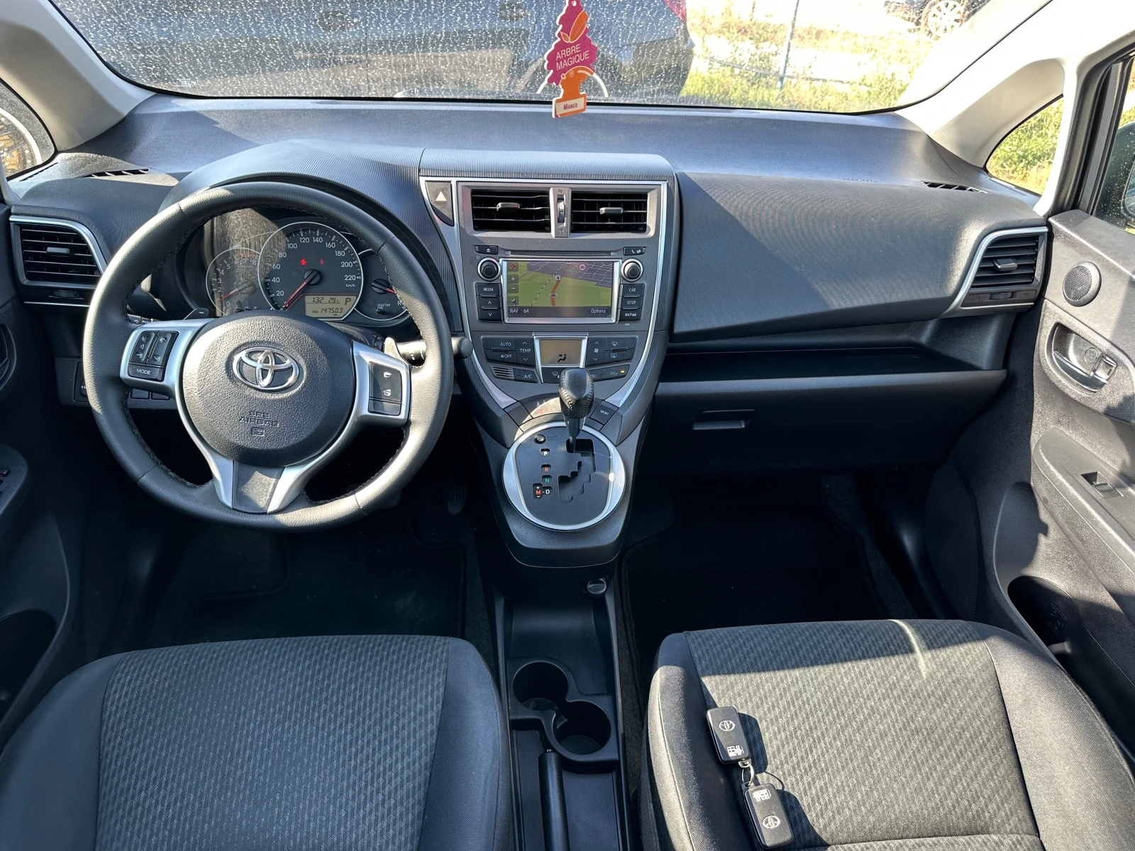 Toyota Verso S 1.3I-KEY LESS GO-NAVI-PANORAMA-AVTOMAT - изображение 9