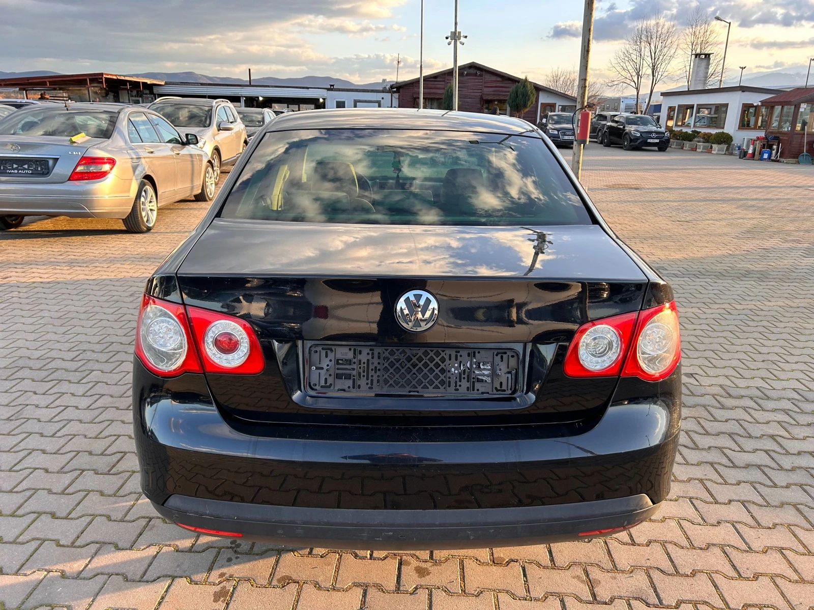 VW Jetta 1.6 EURO 4 ЛИЗИНГ - изображение 7