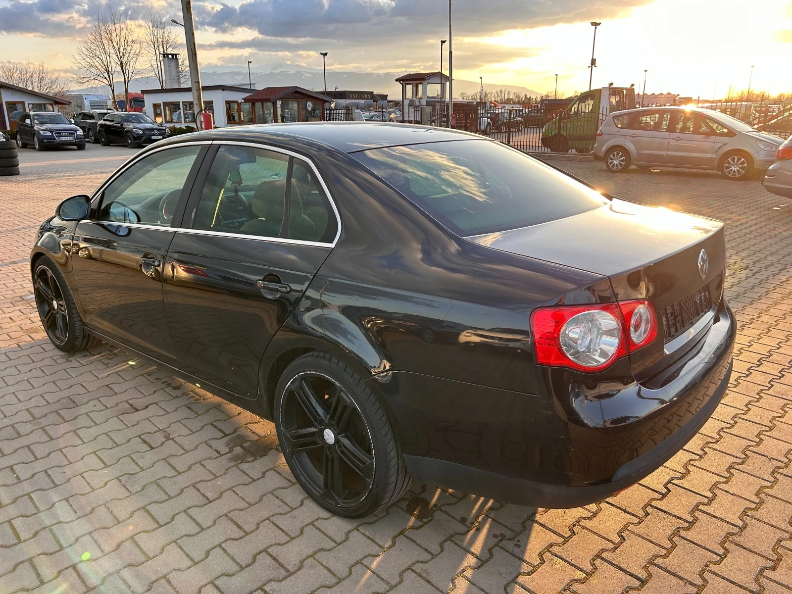 VW Jetta 1.6 EURO 4 ЛИЗИНГ - изображение 8