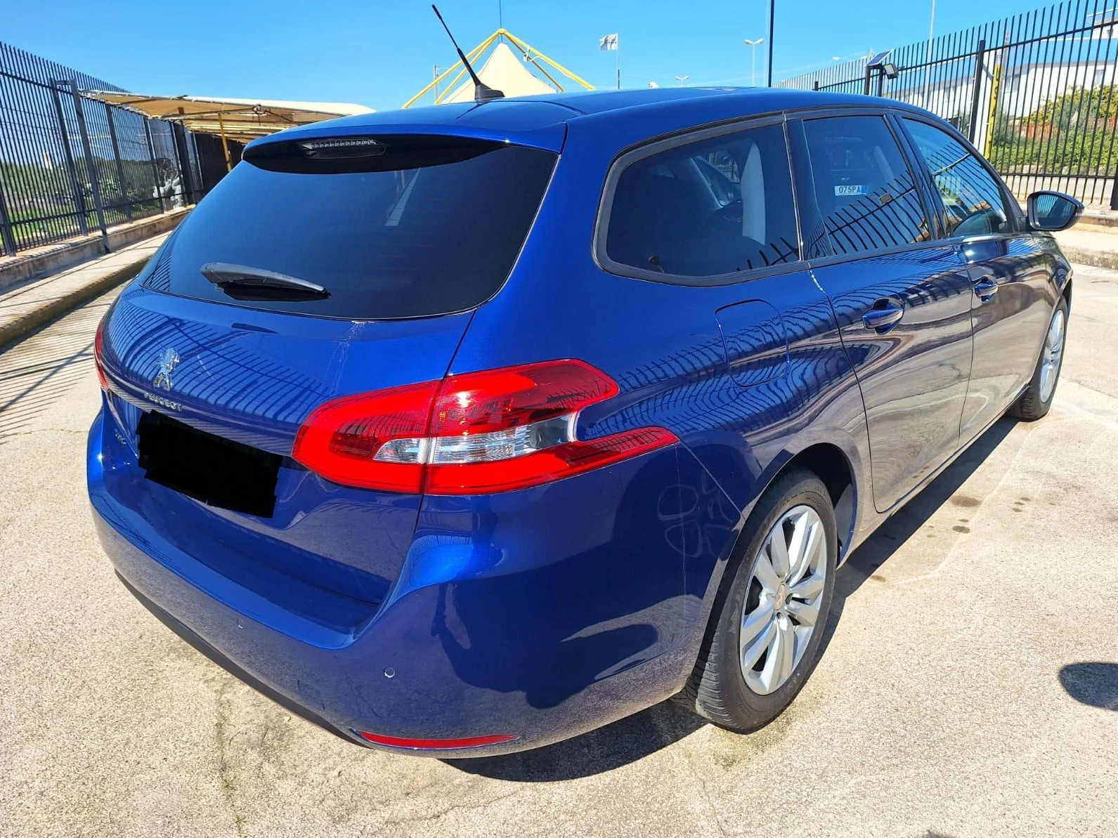 Peugeot 308 SW 1.5 HDI/ EAT8 - изображение 3