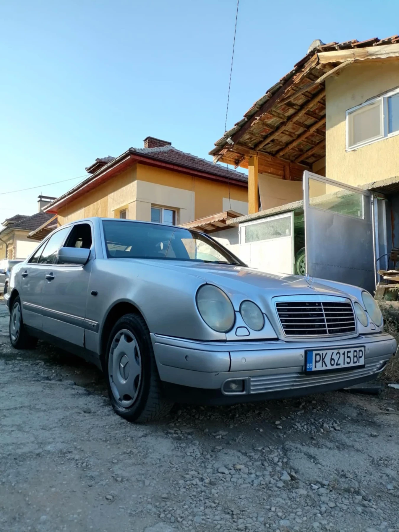 Mercedes-Benz E 280 4 MATIK 4X4 - изображение 4