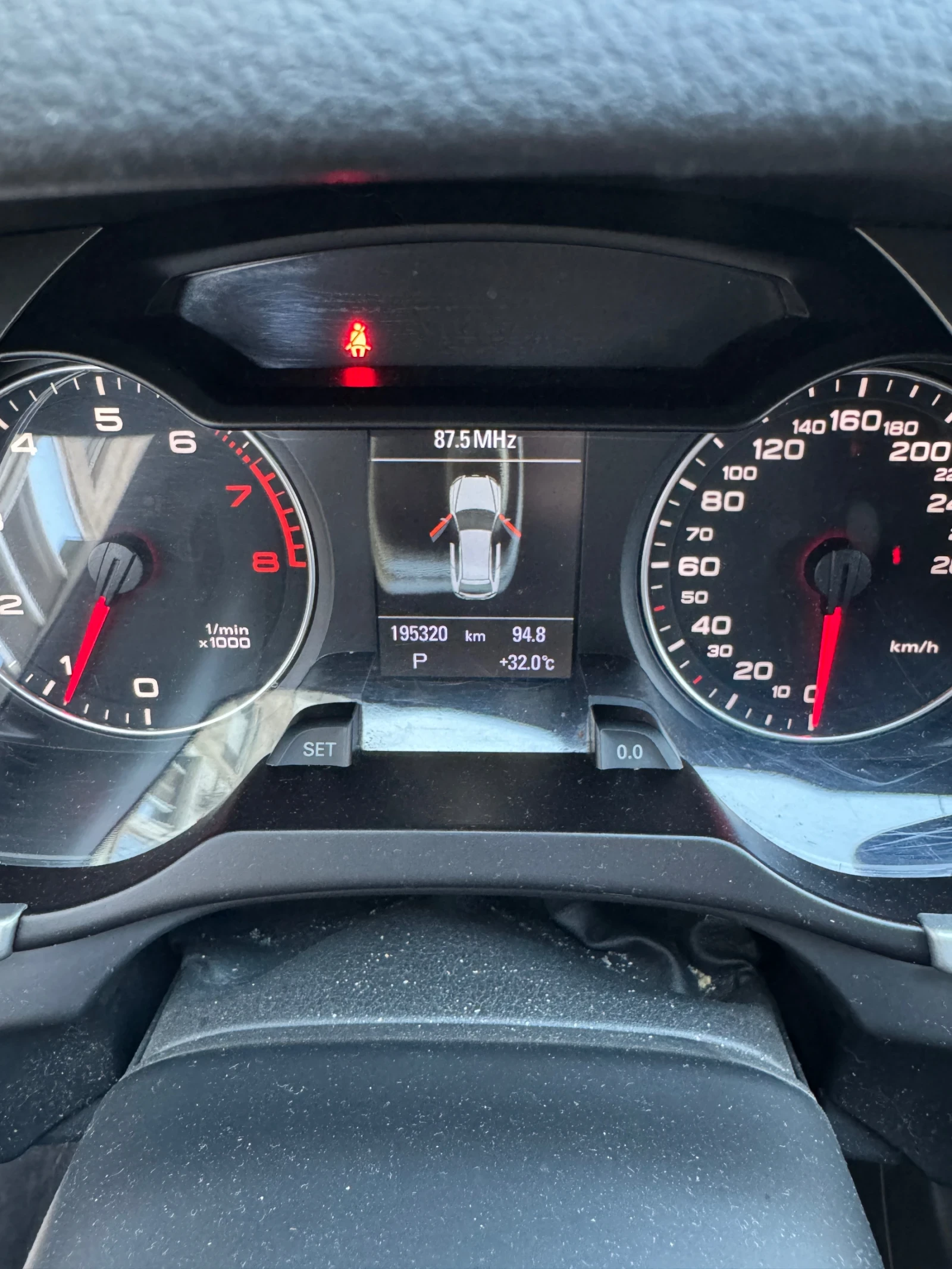 Audi A4 1.8 - изображение 8