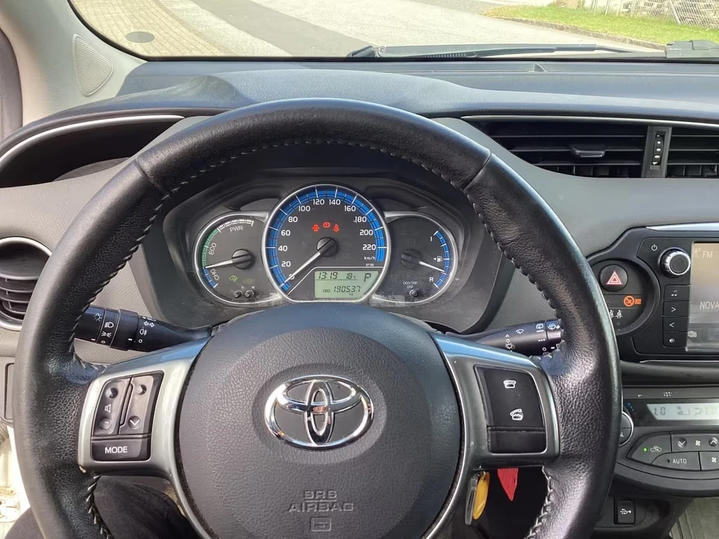 Toyota Yaris 1.5 Hubrid E-cvt van | Mobile.bg   8