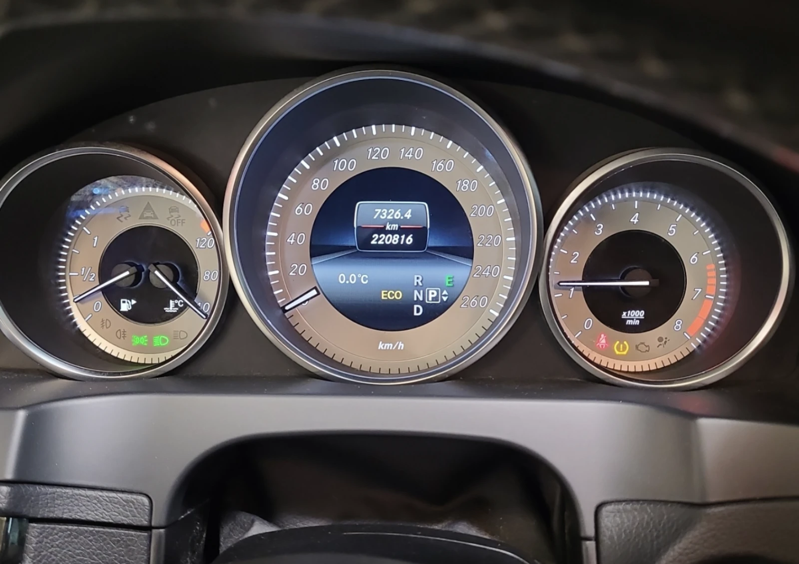 Mercedes-Benz E 350 КОжа* Подгрев* Кейлес* Blind Spot* PANO, снимка 7 - Автомобили и джипове - 53967325