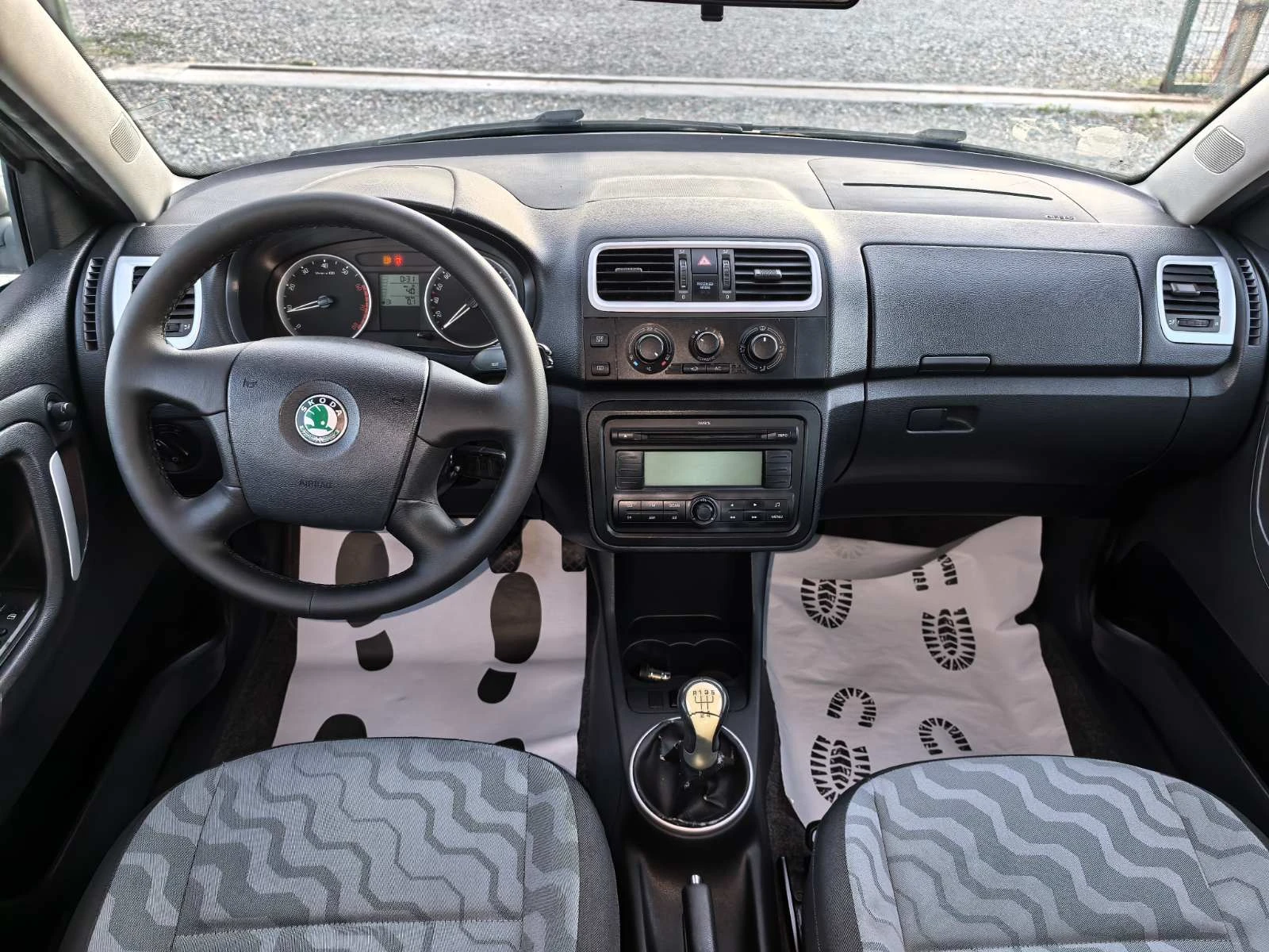 Skoda Fabia 1.2 I, снимка 12 - Автомобили и джипове - 55296313