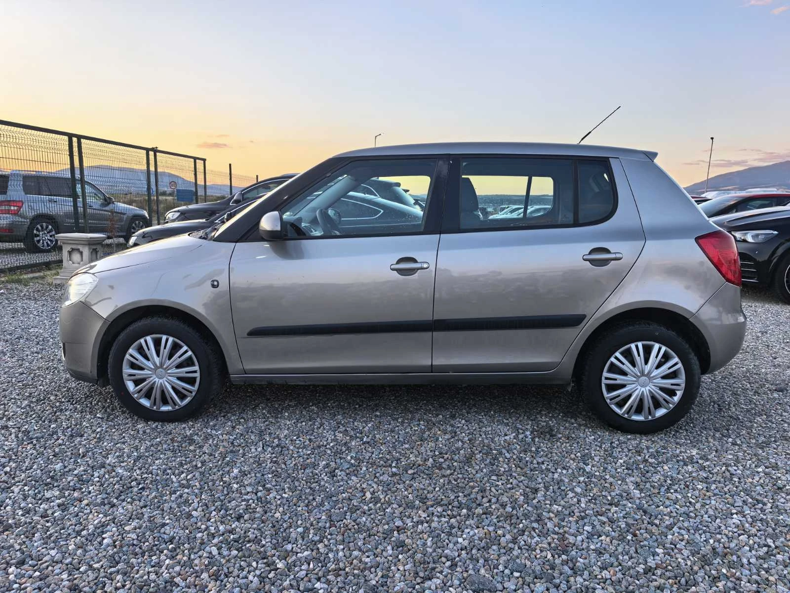 Skoda Fabia 1.2 I, снимка 5 - Автомобили и джипове - 55296313