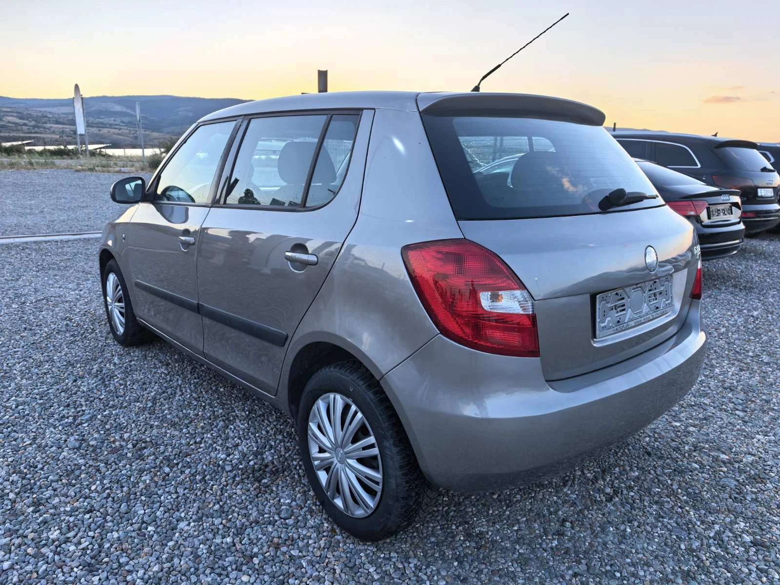 Skoda Fabia 1.2 I, снимка 8 - Автомобили и джипове - 55296313