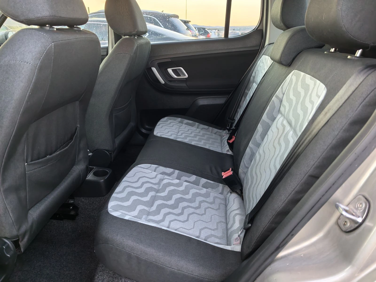 Skoda Fabia 1.2 I, снимка 11 - Автомобили и джипове - 55296313