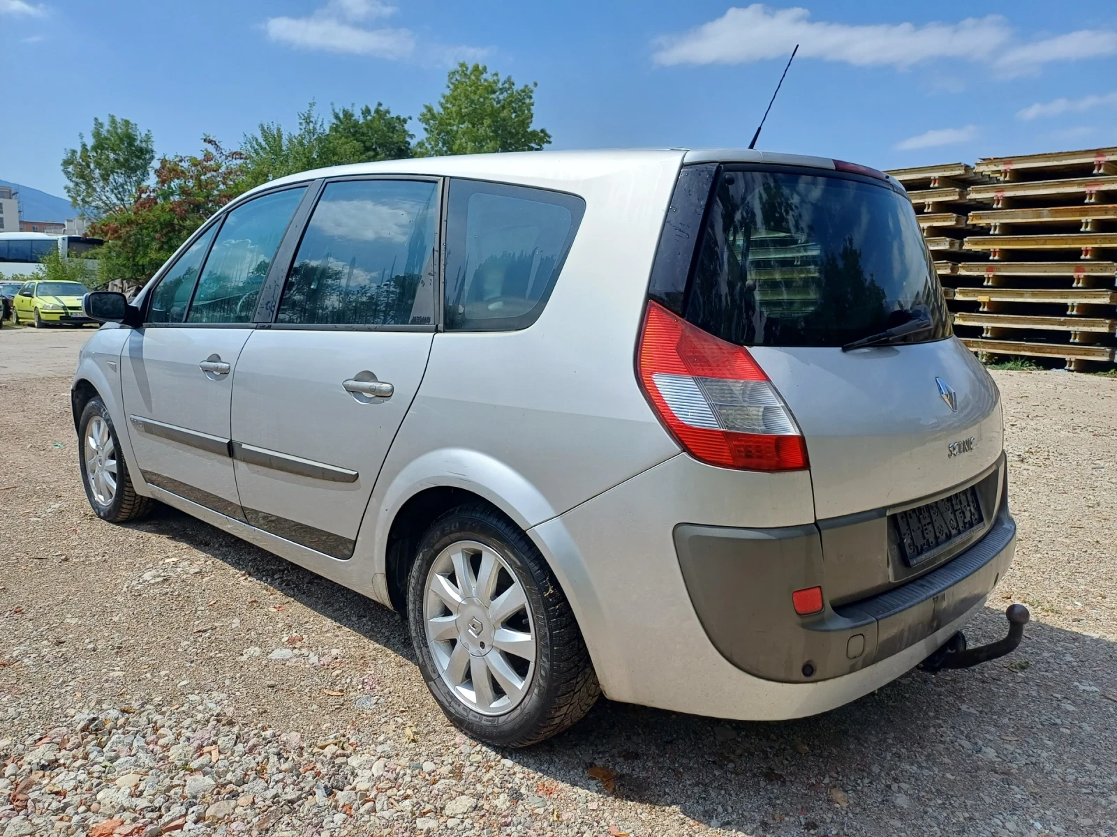 Renault Grand scenic 2.0DCI, 150k.c., снимка 3 - Автомобили и джипове - 55821383
