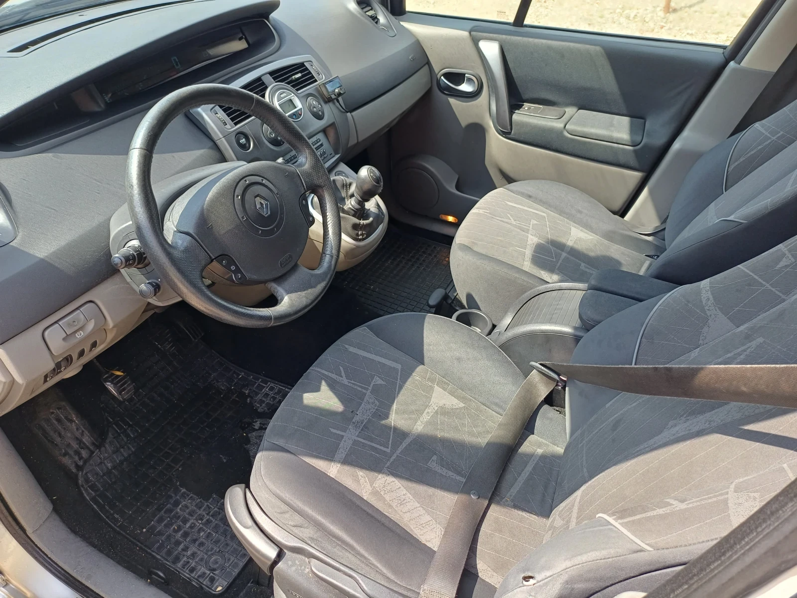 Renault Grand scenic 2.0DCI, 150k.c., снимка 5 - Автомобили и джипове - 55821383