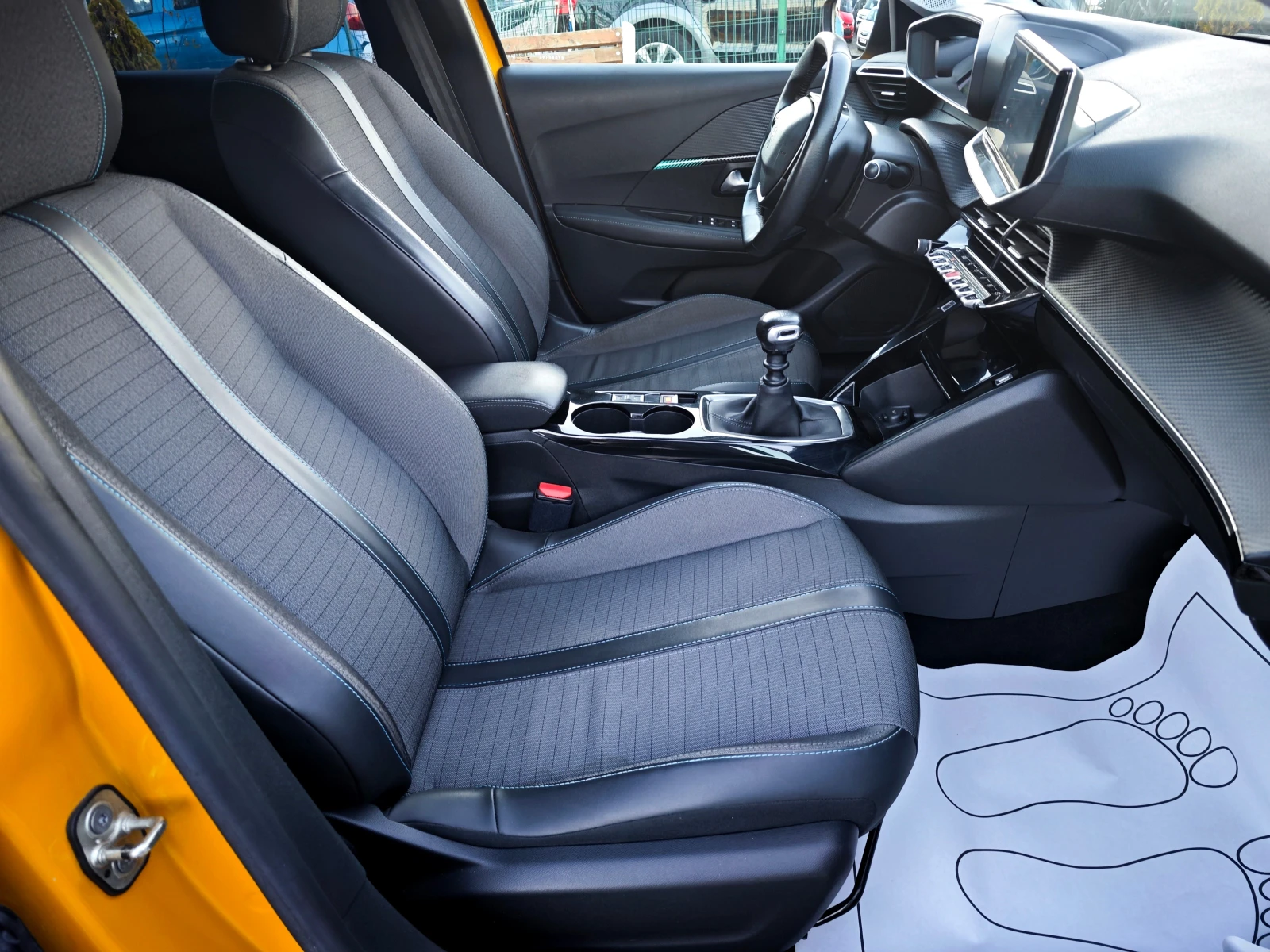 Peugeot 208 1.2 , снимка 10 - Автомобили и джипове - 56652793