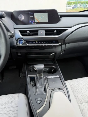 Lexus UX 250h 2.0 4x4 Hybrid в Гаранция, снимка 9