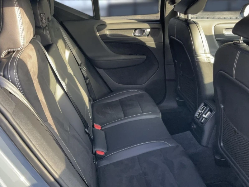 Volvo XC40 T5 PHEV/261HP/R-DESIGN/CAM/NAVI/LED/283vpr, снимка 12 - Автомобили и джипове - 49988375