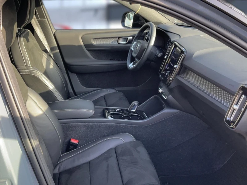 Volvo XC40 T5 PHEV/261HP/R-DESIGN/CAM/NAVI/LED/283vpr, снимка 10 - Автомобили и джипове - 49988375