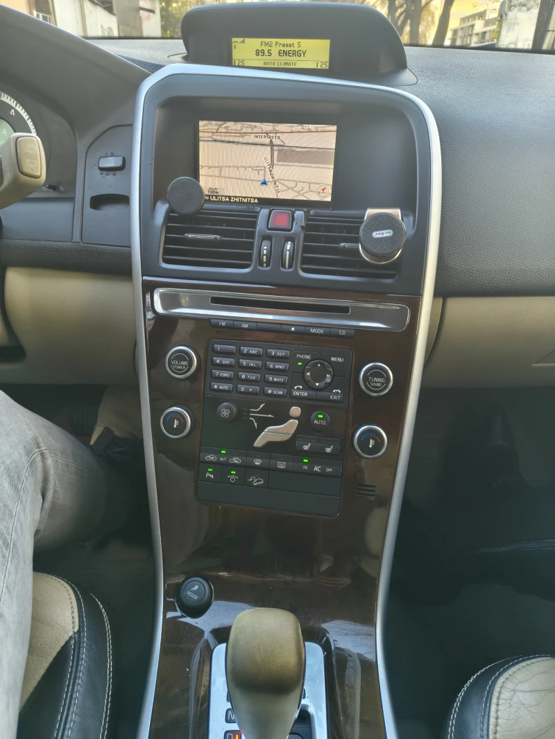 Volvo XC60 D5AWD, снимка 15 - Автомобили и джипове - 52691080