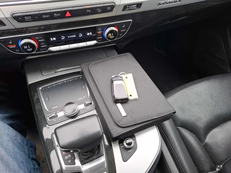 Audi Q7 * Technik * CARFAX * БЕЗ ПЪРВОНАЧАЛНА ВНОСКА, снимка 10 - Автомобили и джипове - 52940724