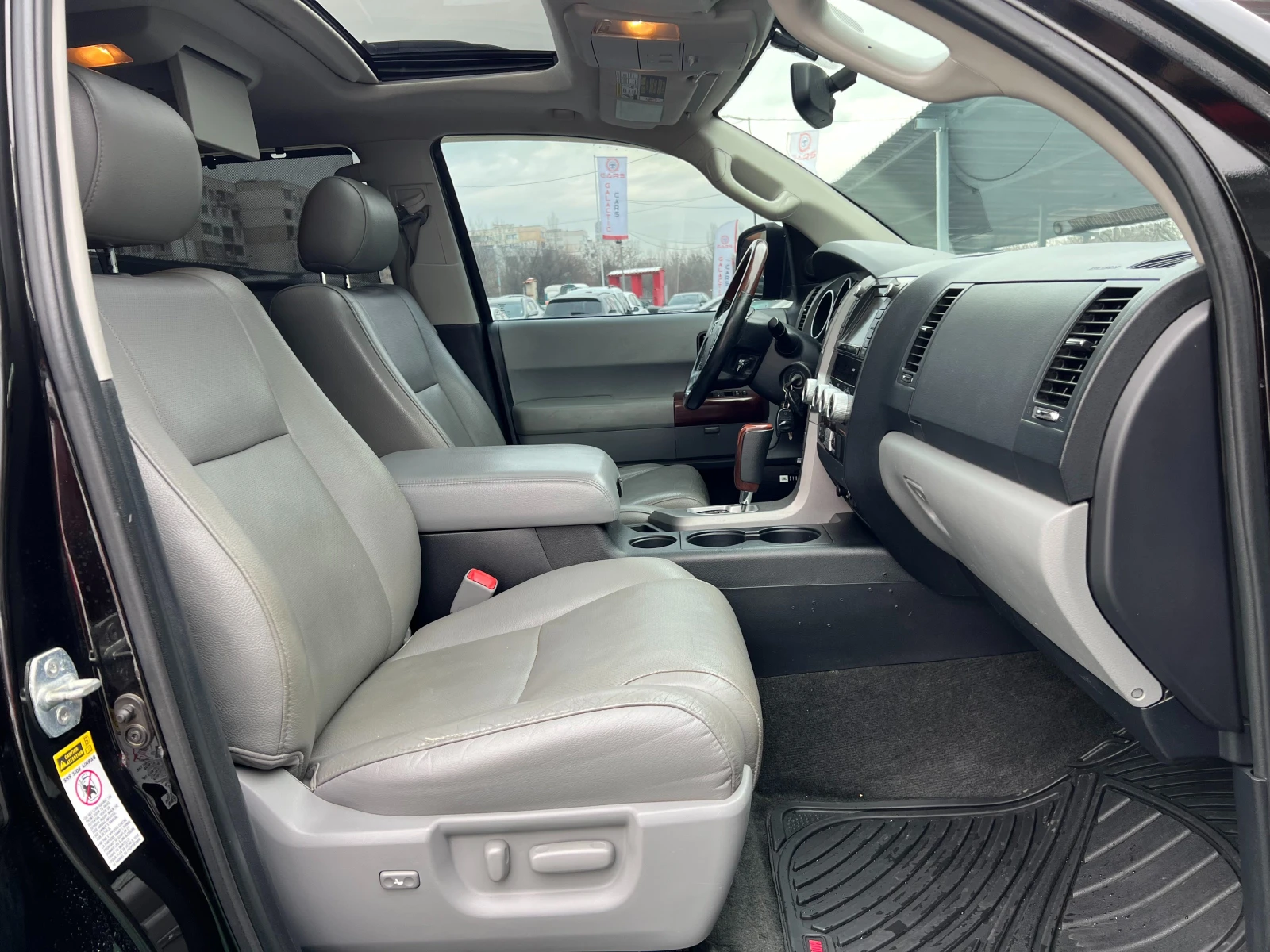 Toyota Sequoia PLATINUM, 6+ 1 SEATS - изображение 8