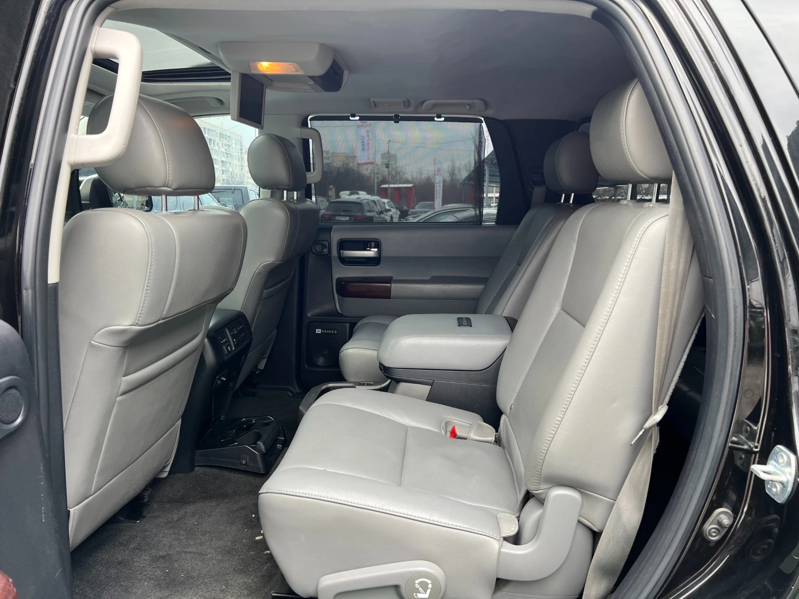 Toyota Sequoia PLATINUM, 6+ 1 SEATS - изображение 9