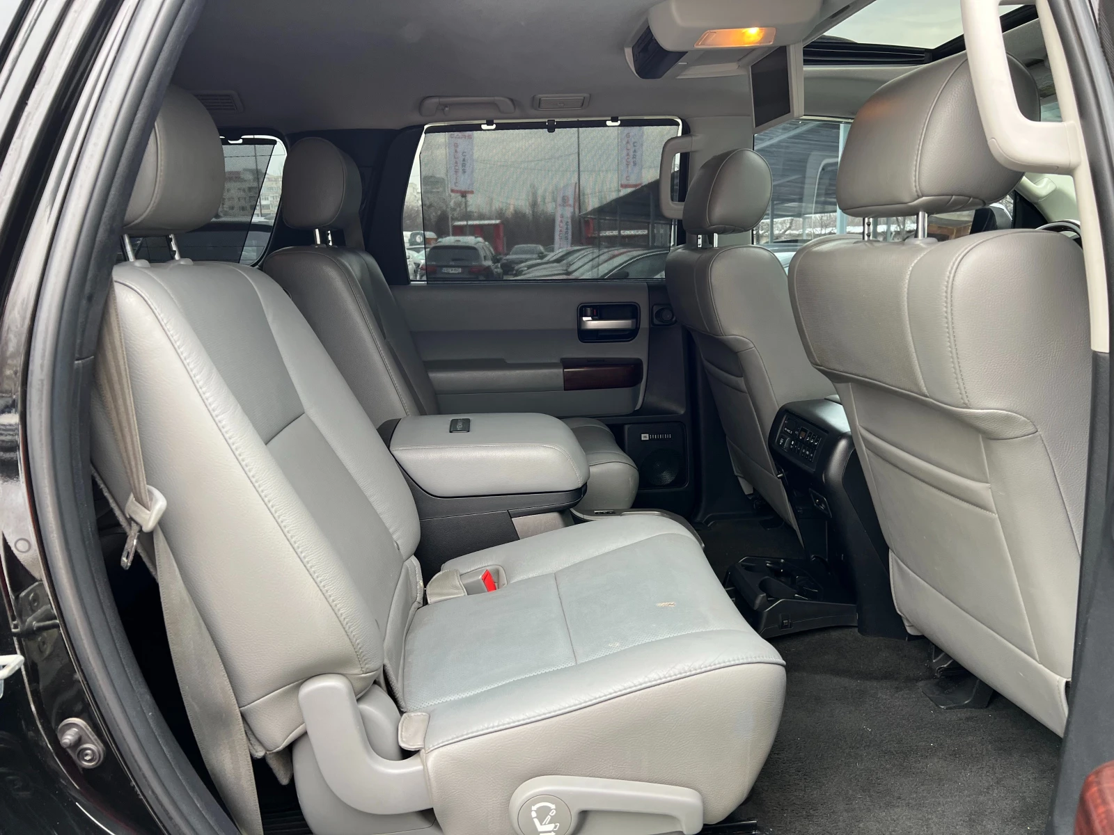 Toyota Sequoia PLATINUM, 6+ 1 SEATS - изображение 10