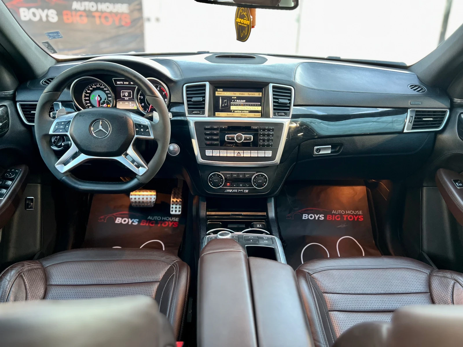 Mercedes-Benz ML 63 AMG БялаПЕРЛА* Обдухване* Печка* Панорама* harman/kard - изображение 10