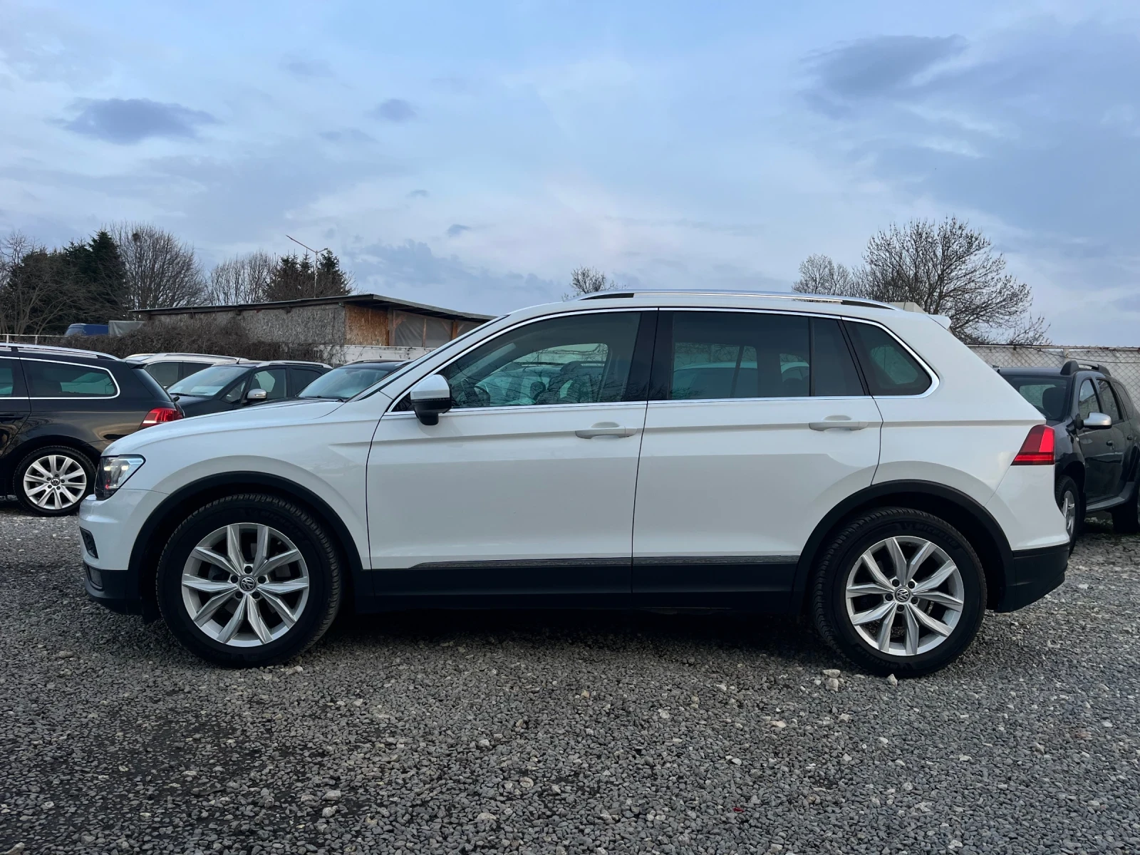 VW Tiguan 2, 0TDI-LED/VAVI/ПАНОРАМА/КОЖА/ПАМЕТ/ПОДГРЕВ/ТОП!!, снимка 4 - Автомобили и джипове - 53966620