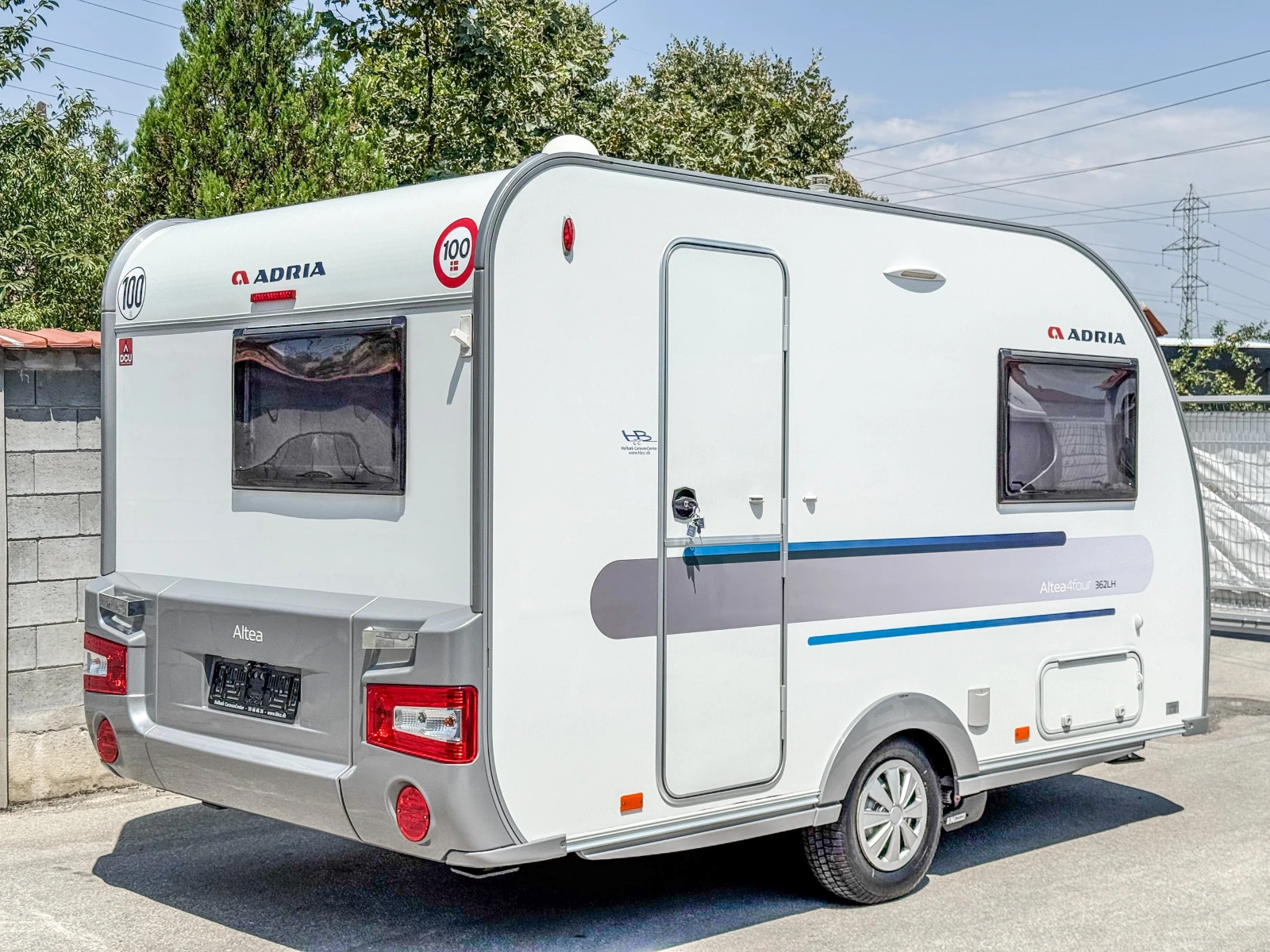 Каравана Adria Altea 4four 362 LH!!!НОВА!!!, снимка 3 - Каравани и кемпери - 55604257