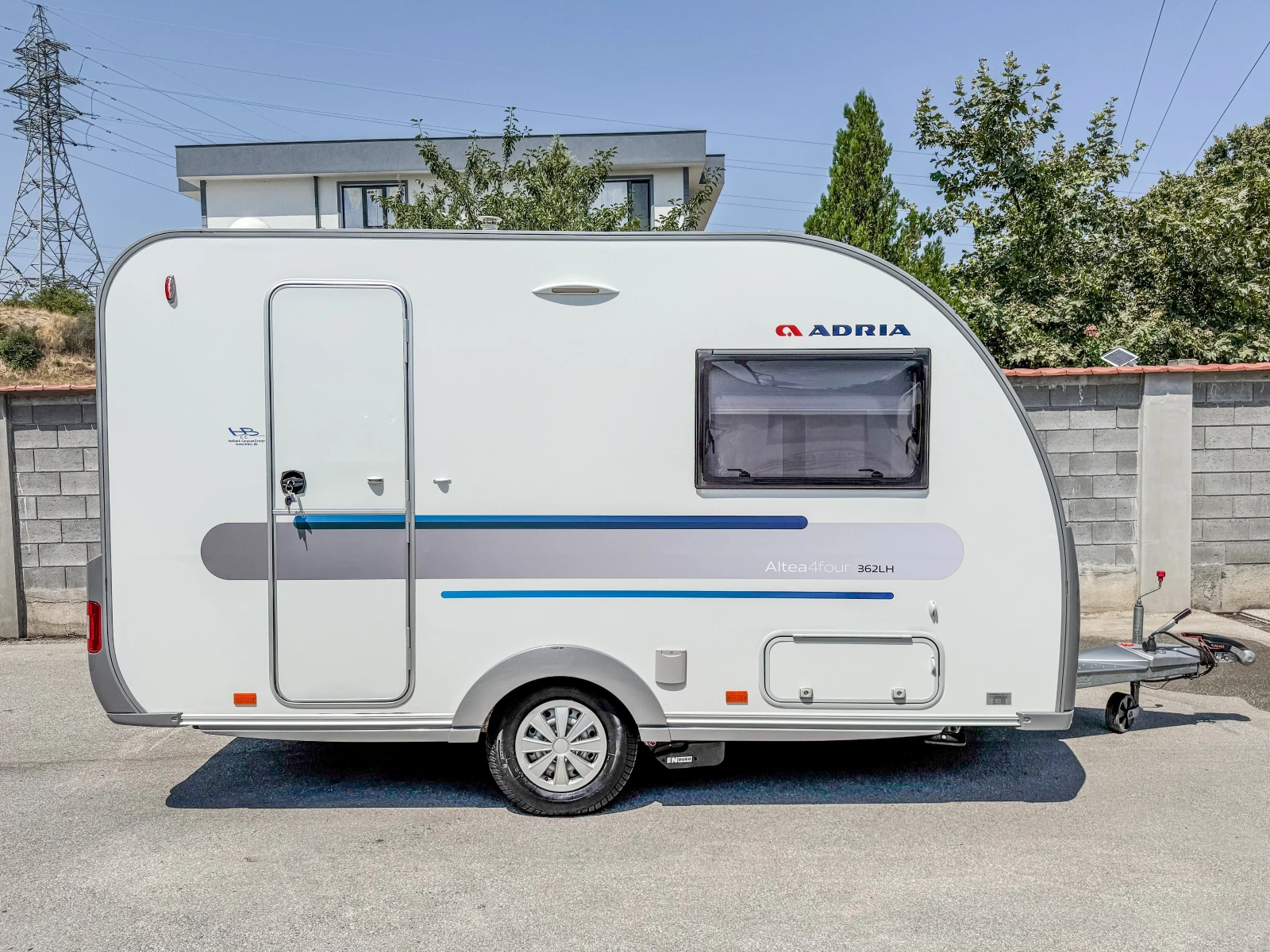 Каравана Adria Altea 4four 362 LH!!!НОВА!!!, снимка 2 - Каравани и кемпери - 55604257