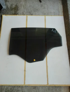 Стъкло задно ляво Форд Фиеста 10г.