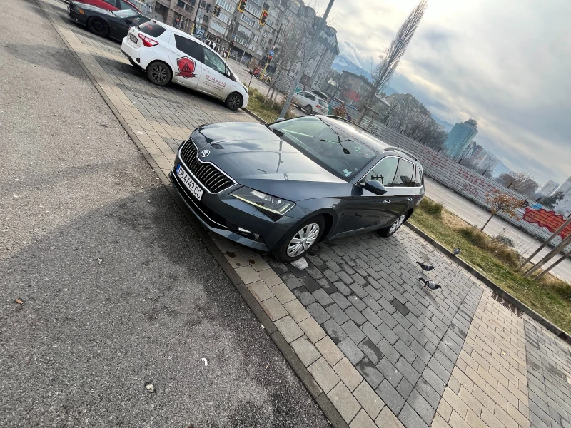 Skoda Superb, снимка 4 - Автомобили и джипове - 48544752