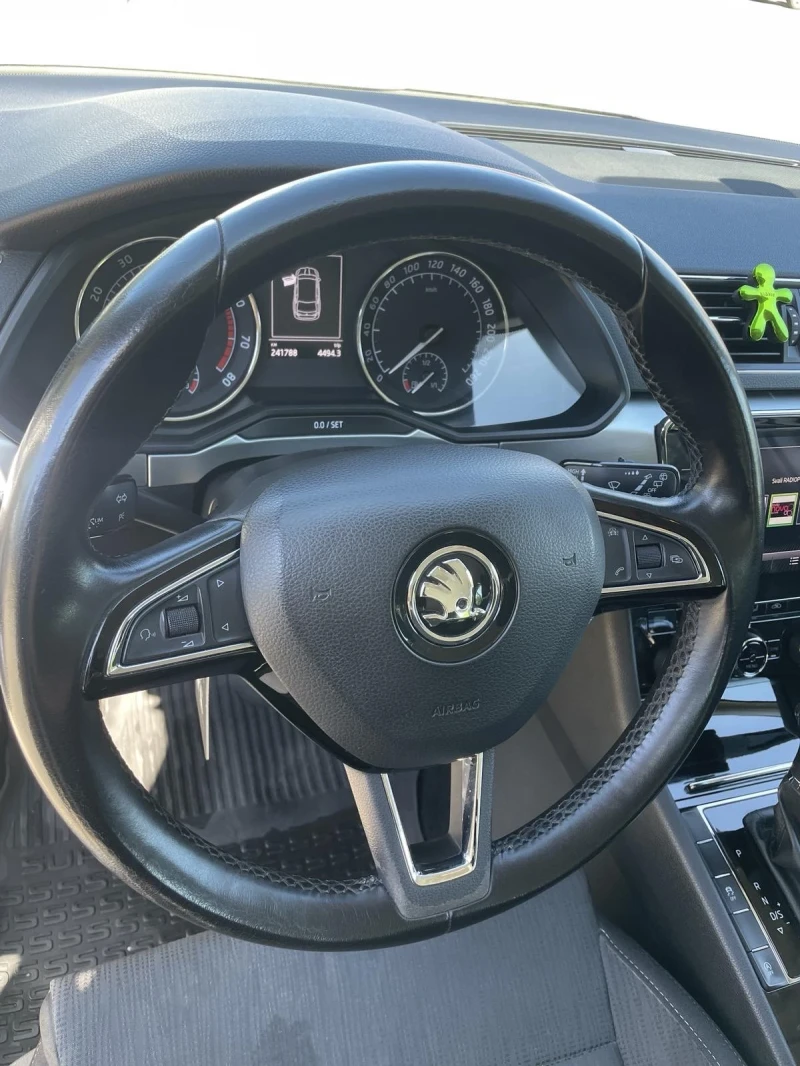 Skoda Superb, снимка 7 - Автомобили и джипове - 51693956