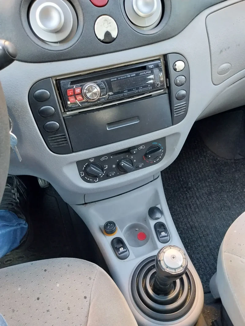 Citroen C3 1.1, снимка 4 - Автомобили и джипове - 52286297