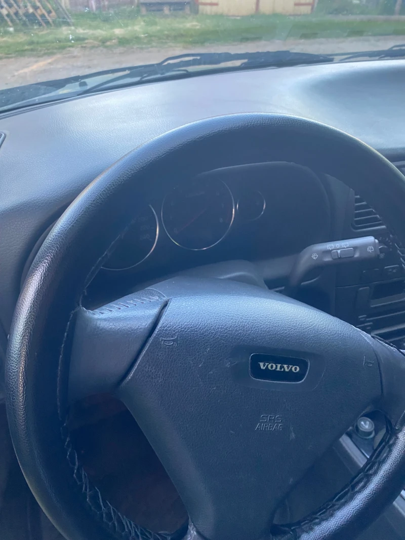 Volvo V40, снимка 6 - Автомобили и джипове - 52794876