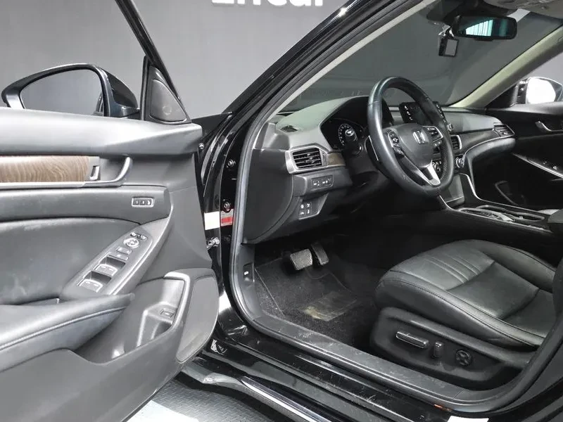 Honda Accord 2.0 Hybrid - САМО 30% АВАНС!, снимка 10 - Автомобили и джипове - 55936576