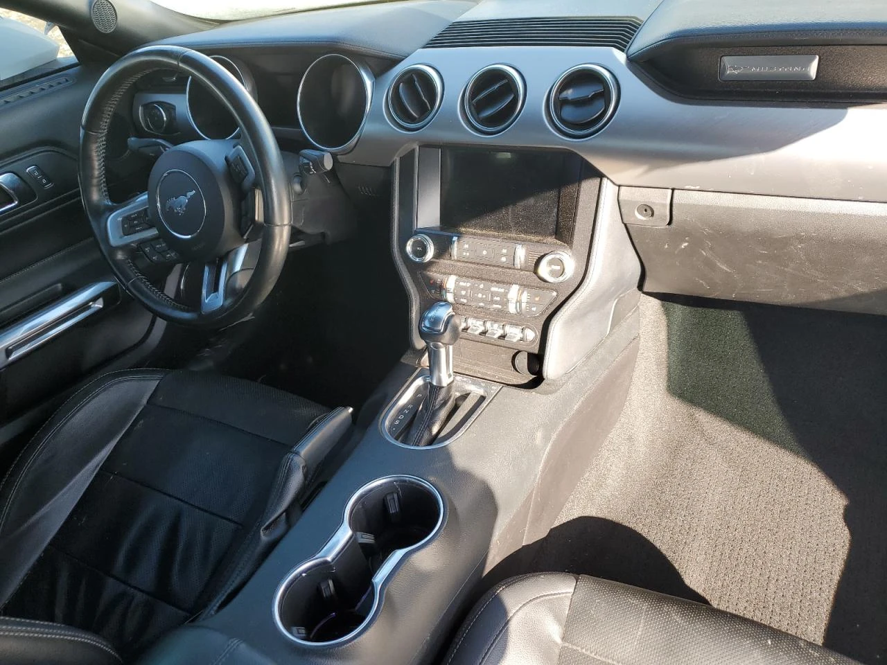 Ford Mustang GT 5.0 Fastback* Кожен салон* Камера* Keyless - изображение 8