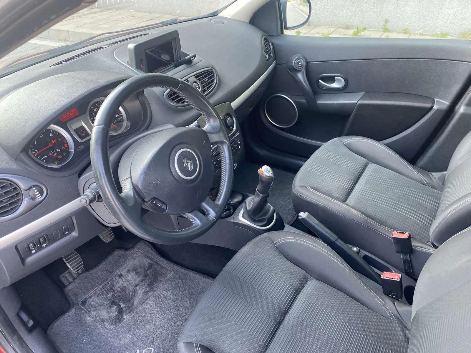 Renault Clio 1.5 DCI - изображение 7