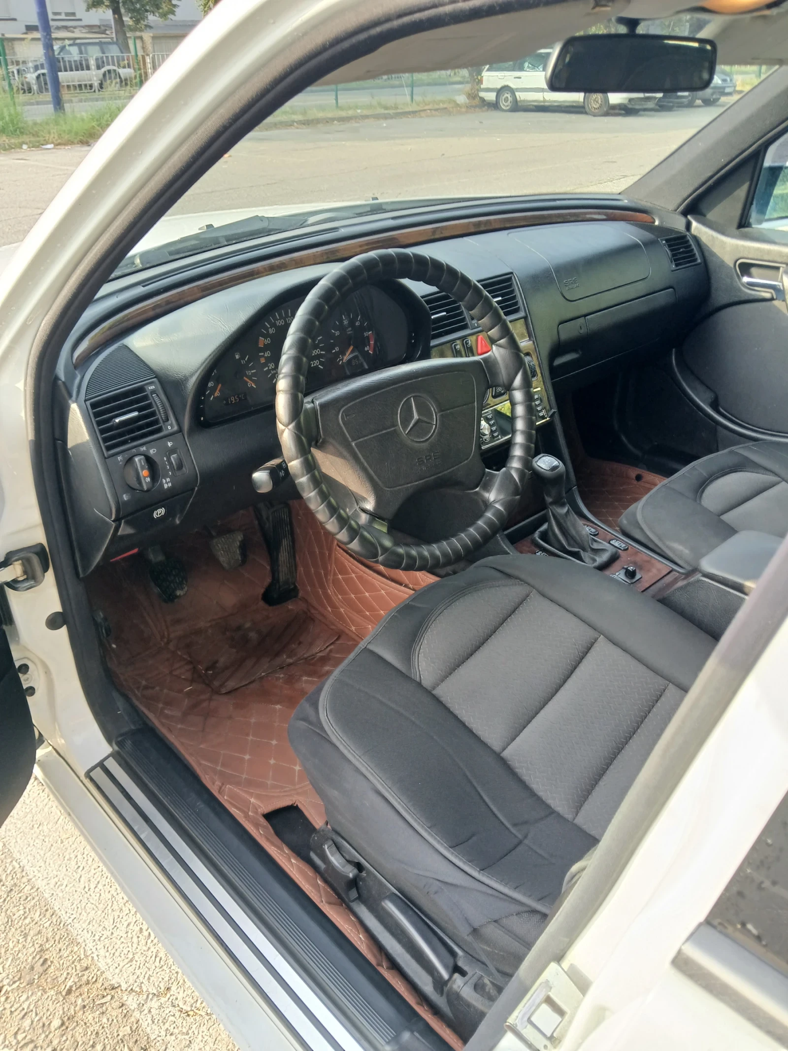 Mercedes-Benz C 250  - изображение 10