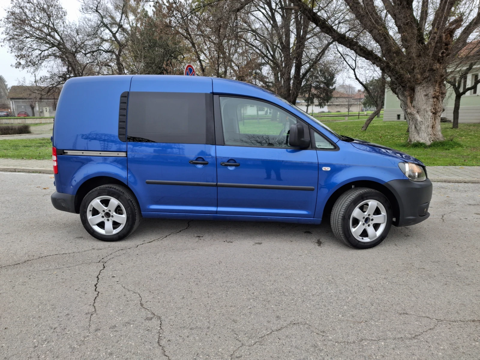 VW Caddy 1.6 TDI | Mobile.bg   4