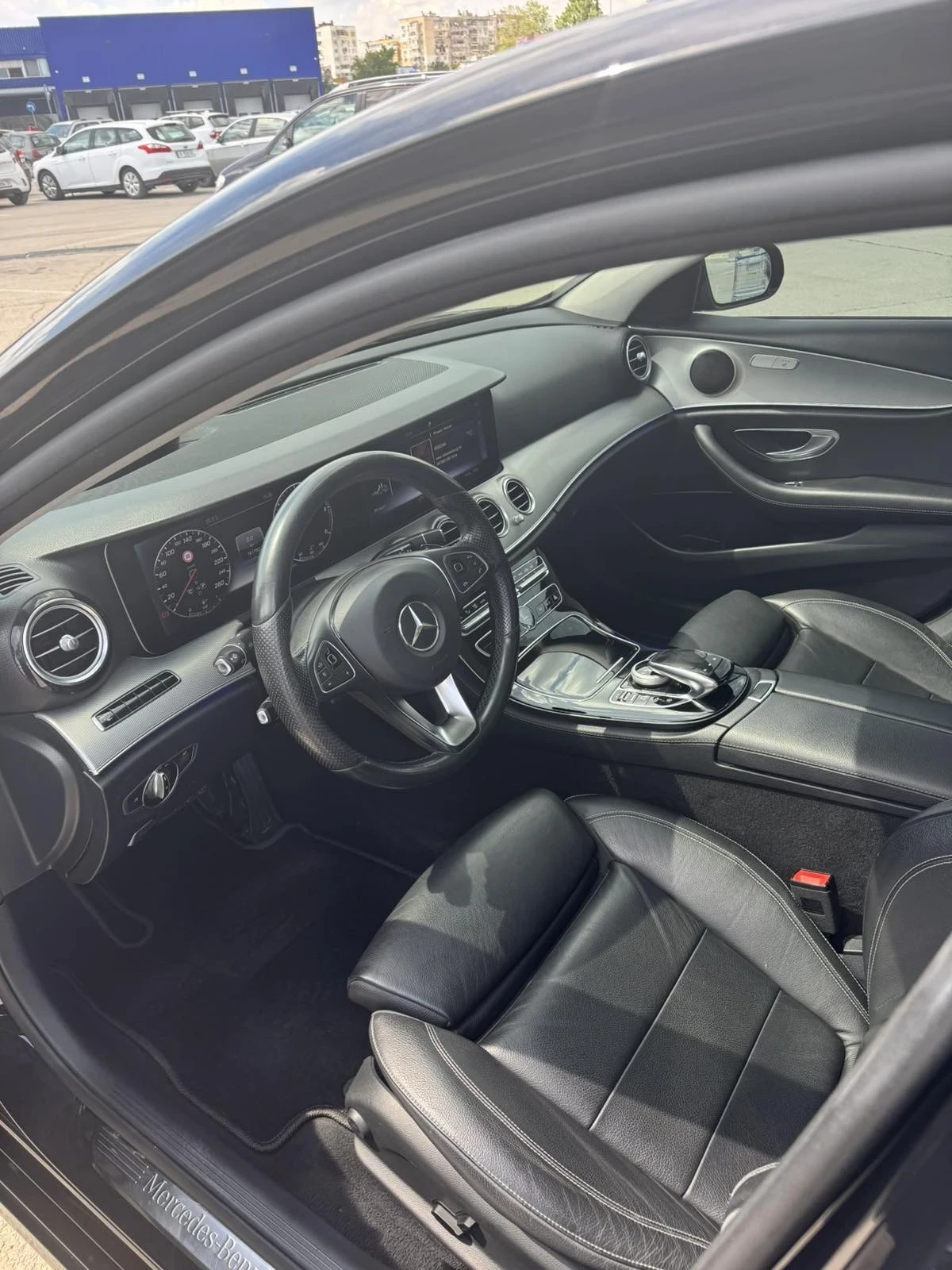 Mercedes-Benz E 220, снимка 5 - Автомобили и джипове - 55003184