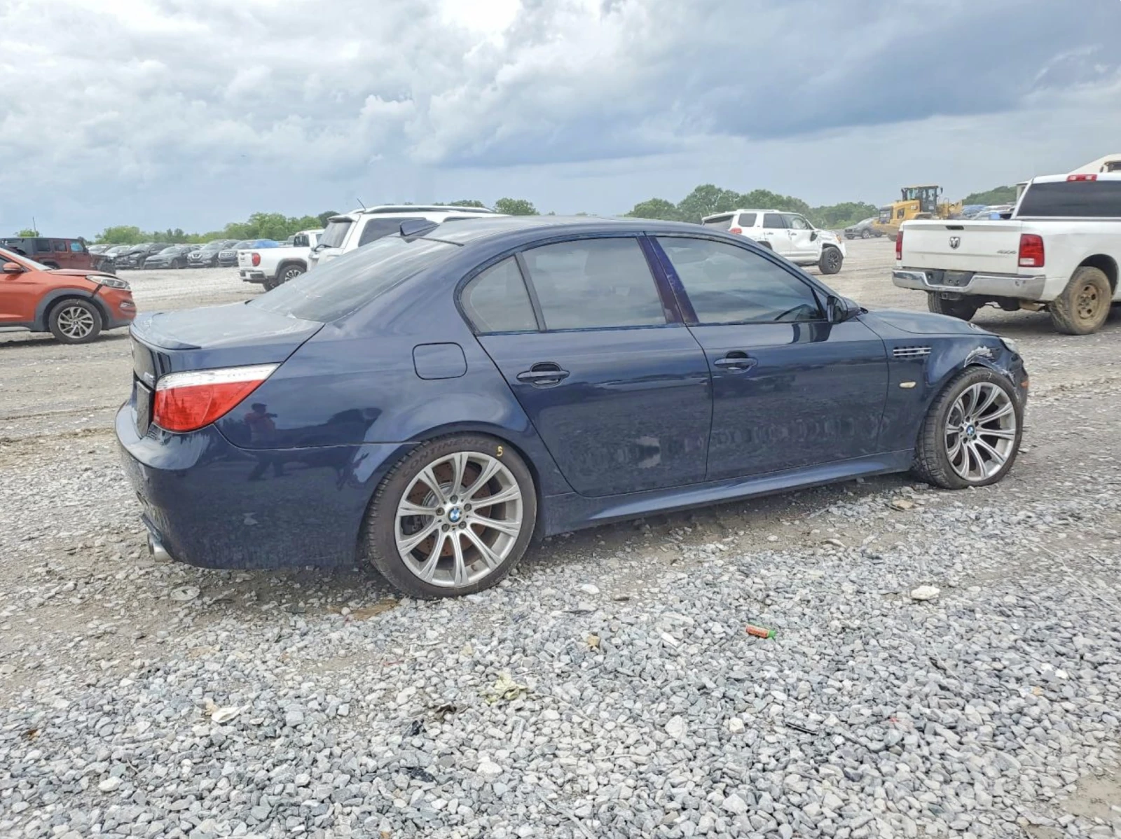 BMW M5 АВТОКРЕДИТ* ЦЕНА БЕЗ АНАЛОГ* , снимка 3 - Автомобили и джипове - 54837365