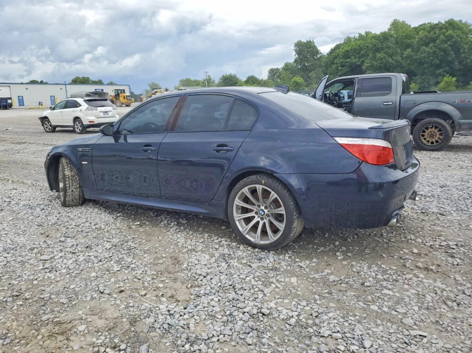 BMW M5 АВТОКРЕДИТ* ЦЕНА БЕЗ АНАЛОГ* , снимка 2 - Автомобили и джипове - 54837365