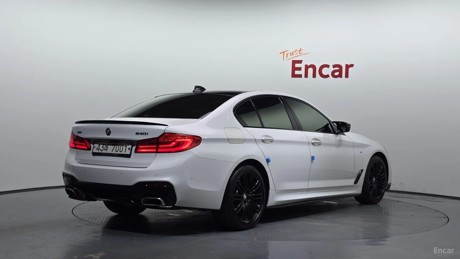 BMW 540 xDrive M Sport Plus* HUD* КОЖА* AURA S* АВТОКРЕДИТ, снимка 2 - Автомобили и джипове - 55653441