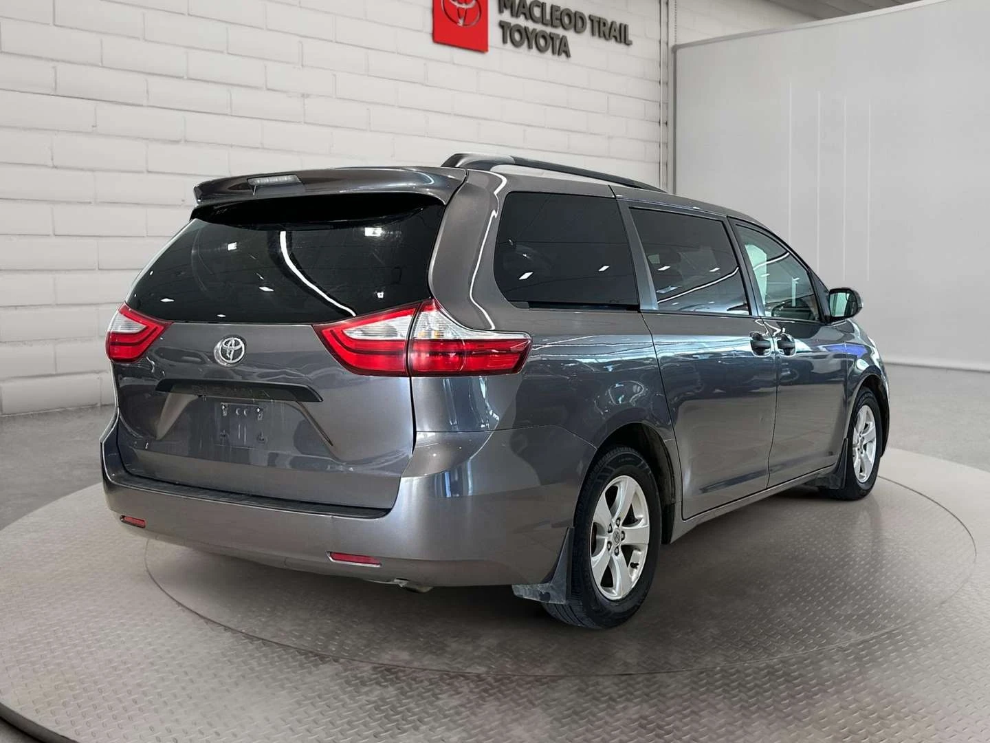 Toyota Sienna, снимка 6 - Автомобили и джипове - 56020370