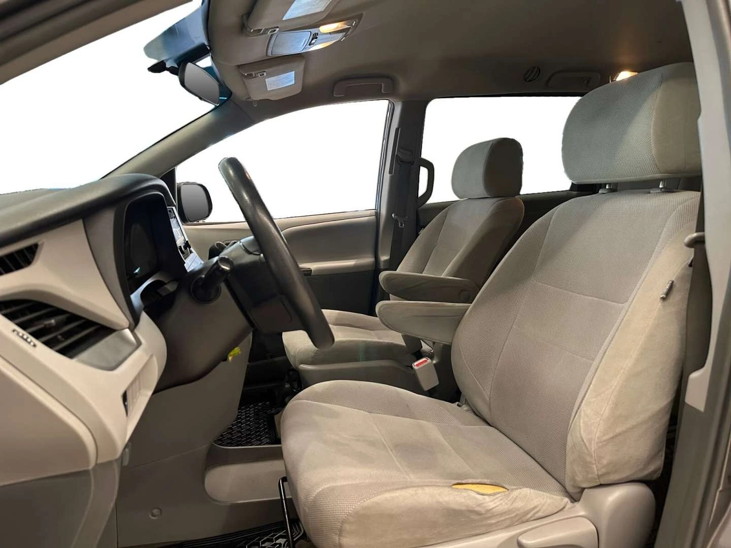 Toyota Sienna, снимка 11 - Автомобили и джипове - 56020370